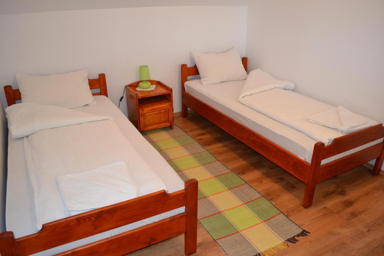 Hotel Margareta Vendeghaz Lupeni  Zewnętrze zdjęcie