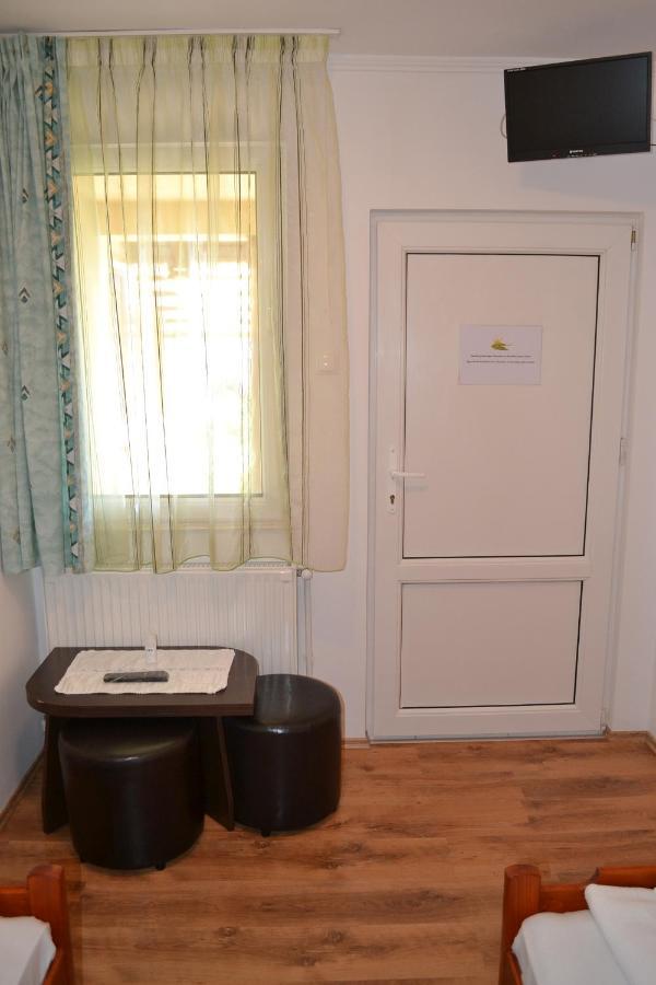 Hotel Margareta Vendeghaz Lupeni  Zewnętrze zdjęcie