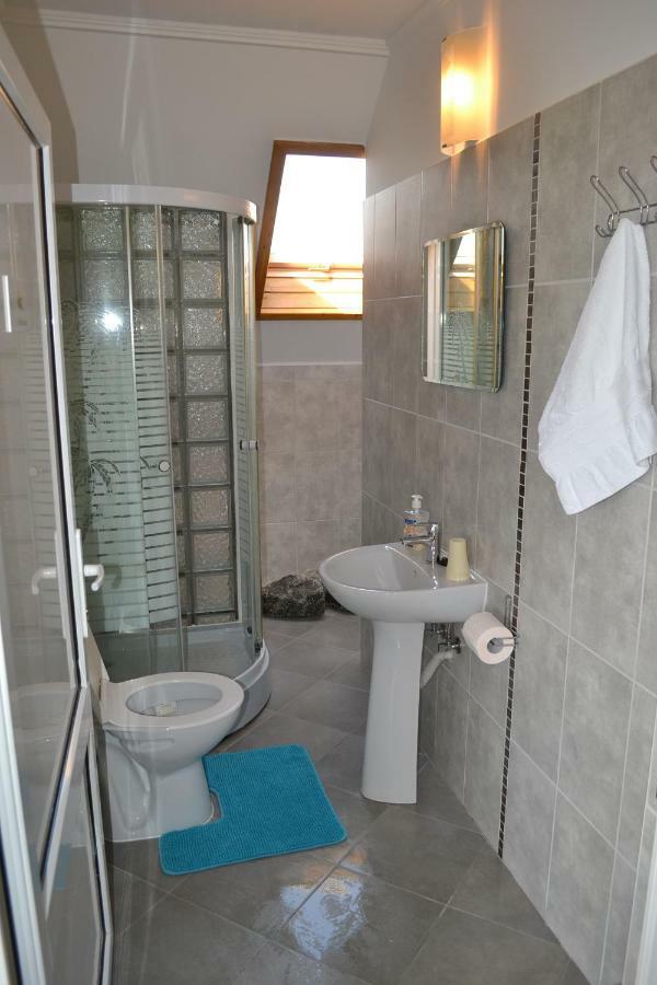 Hotel Margareta Vendeghaz Lupeni  Zewnętrze zdjęcie