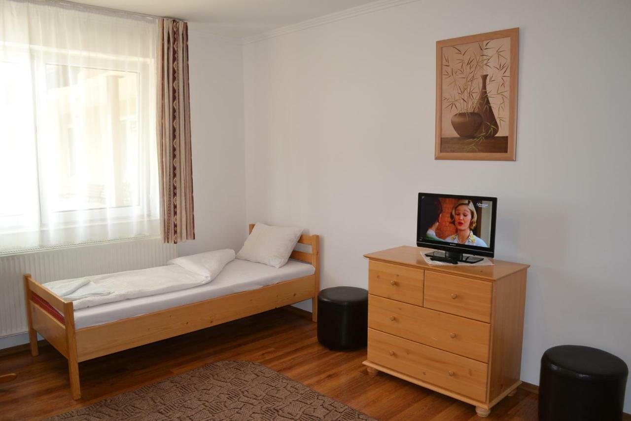 Hotel Margareta Vendeghaz Lupeni  Zewnętrze zdjęcie