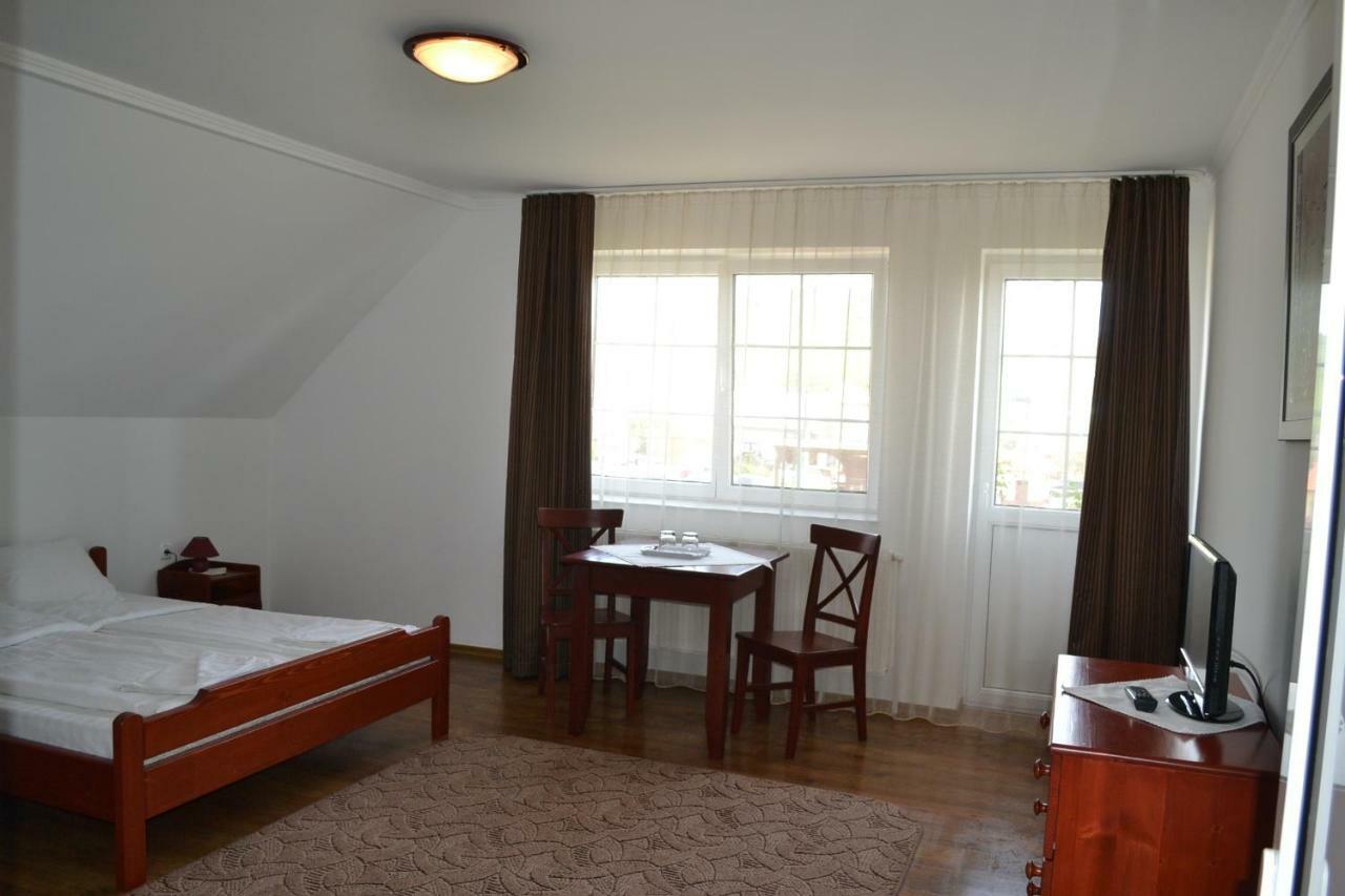 Hotel Margareta Vendeghaz Lupeni  Zewnętrze zdjęcie